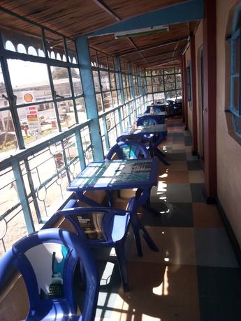 Imagen del bar/restaurante del Hotel Nyakio. Foto 5