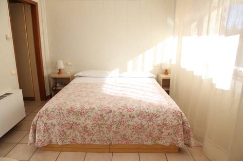 Imagen de la habitación del Hotel Nyers. Foto 14