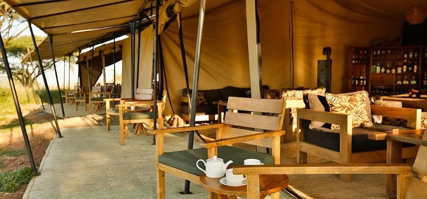 Imagen de los exteriores del Hotel Nyikani Camp- Central Serengeti. Foto 11