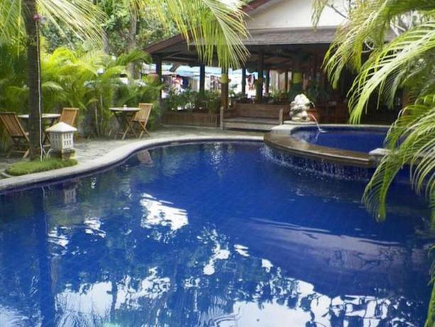 Imagen de la piscina del Hotel Nyiur Indah Beach Hotel. Foto 7