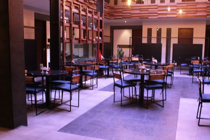 Imagen del bar/restaurante del Hotel Nyland Cipaganti. Foto 20