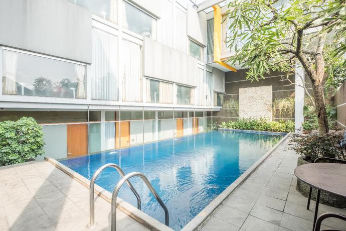 Imagen de la piscina del Hotel Nyland Pasteur. Foto 19