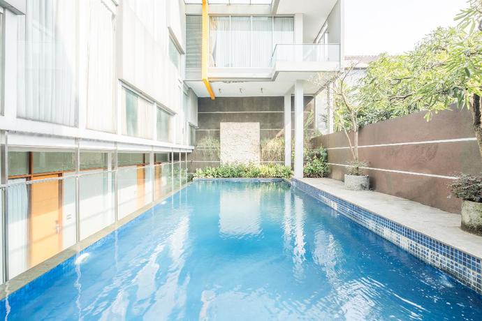 Imagen de la piscina del Hotel Nyland Pasteur. Foto 20
