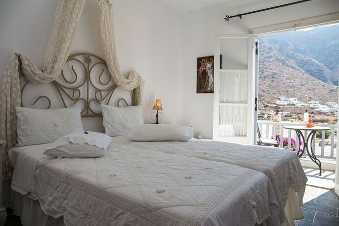 Imagen de la habitación del Hotel Nymfes. Foto 19
