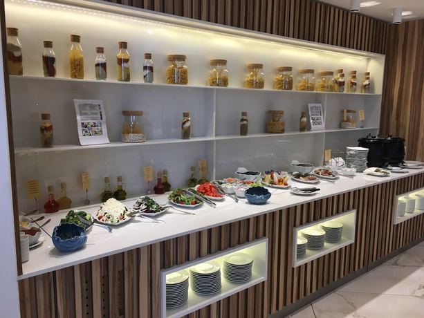 Imagen del bar/restaurante del Hotel Nympha All Inclusive - Riviera Holiday Club. Foto 4