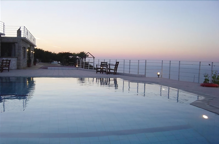 Imagen general del Hotel Nymphes Luxury Apartments. Foto 2