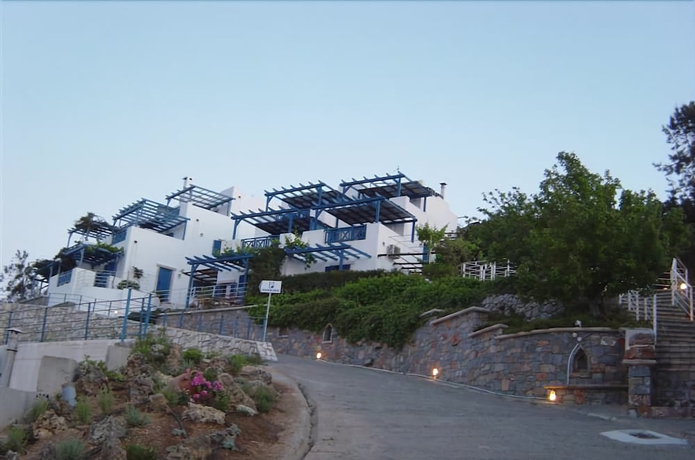 Imagen de los exteriores del Hotel Nymphes Luxury Apartments. Foto 11