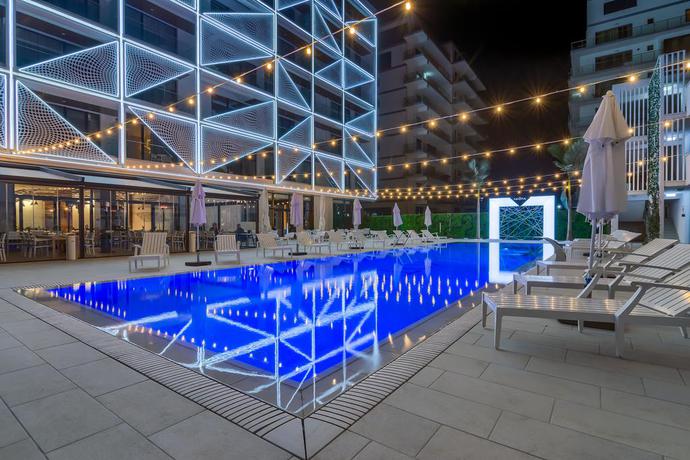 Imagen de la piscina del Hotel Nyota and Conference Center. Foto 13