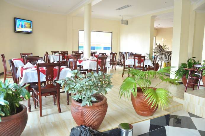 Imagen del bar/restaurante del Hotel Nyumbanis and Resorts - Moshi. Foto 2