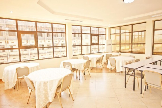 Imagen del bar/restaurante del Hotel Nyumbanis and Resorts - Moshi. Foto 4