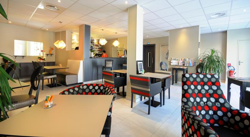 Imagen del bar/restaurante del Hotel Nyx. Foto 2