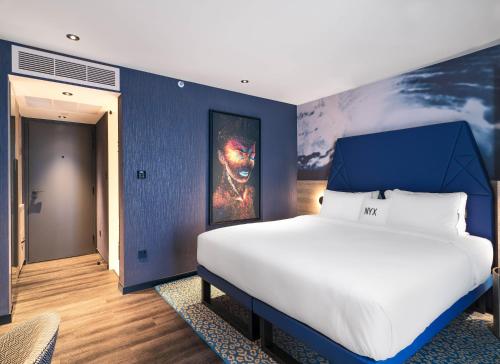 Imagen de la habitación del Hotel Nyx Limassol By Leonardos. Foto 16