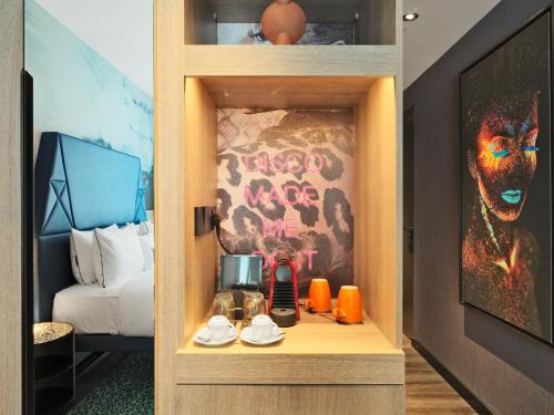 Imagen de la habitación del Hotel Nyx Limassol By Leonardos. Foto 20