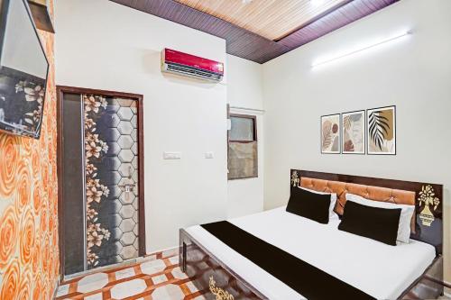 Imagen de la habitación del Hotel O BHIMPURI MEMORIAL HOLY STAY. Foto 20