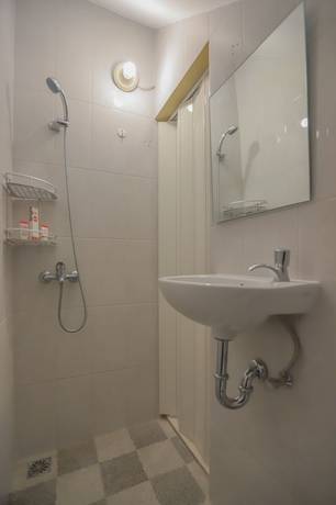 Imagen de la habitación del Hotel O Balcon Biru. Foto 13