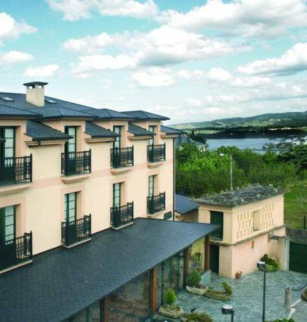 Imagen de los exteriores del Hotel O Cabazo. Foto 12