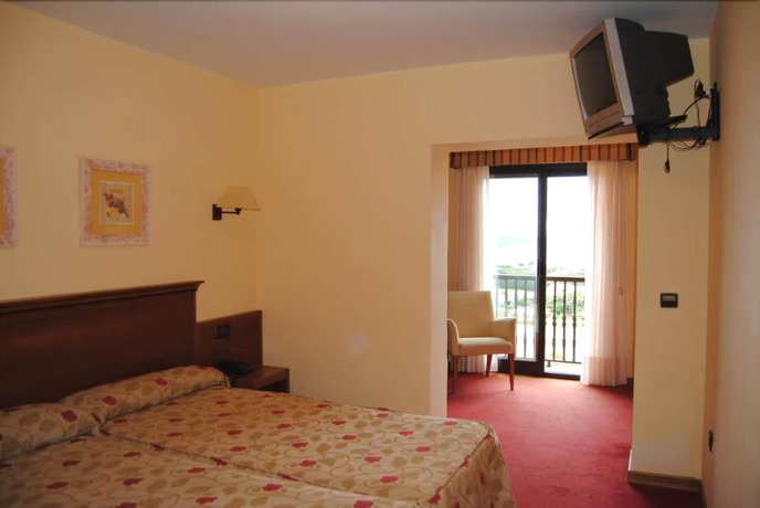 Imagen de la habitación del Hotel O Castro. Foto 3