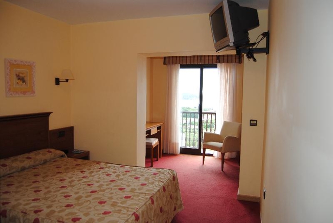 Imagen de la habitación del Hotel O Castro. Foto 5