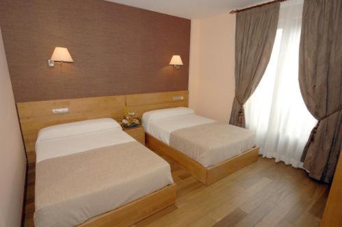 Imagen de la habitación del Hotel O Desvío. Foto 3