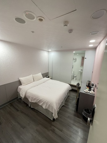 Imagen de la habitación del Hotel O Fun. Foto 11