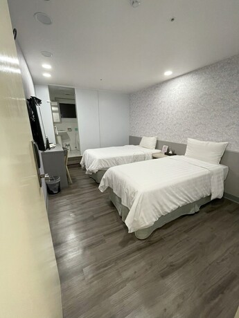 Imagen de la habitación del Hotel O Fun. Foto 14