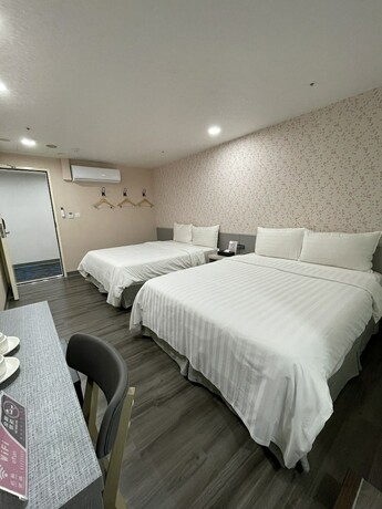 Imagen de la habitación del Hotel O Fun. Foto 17