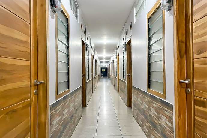 Imagen de los interiores del Hotel O Kbr Home. Foto 19