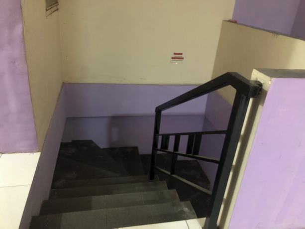 Imagen de los interiores del Hotel O Mahendra HomestayNearTaman Wisata Bukit Rurukan. Foto 15