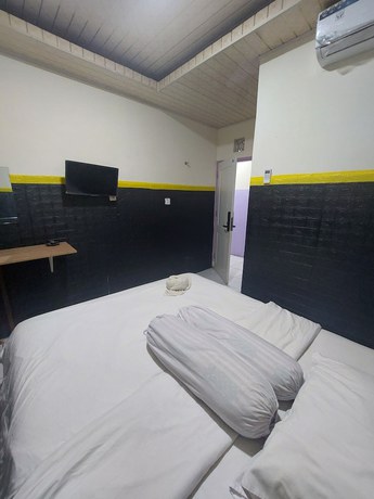 Imagen de la habitación del Hotel O Mahendra HomestayNearTaman Wisata Bukit Rurukan. Foto 4