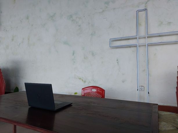 Imagen de los interiores del Hotel O Mahendra HomestayNearTaman Wisata Bukit Rurukan. Foto 18