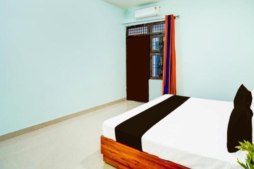 Imagen de la habitación del Hotel O N S Residency. Foto 19