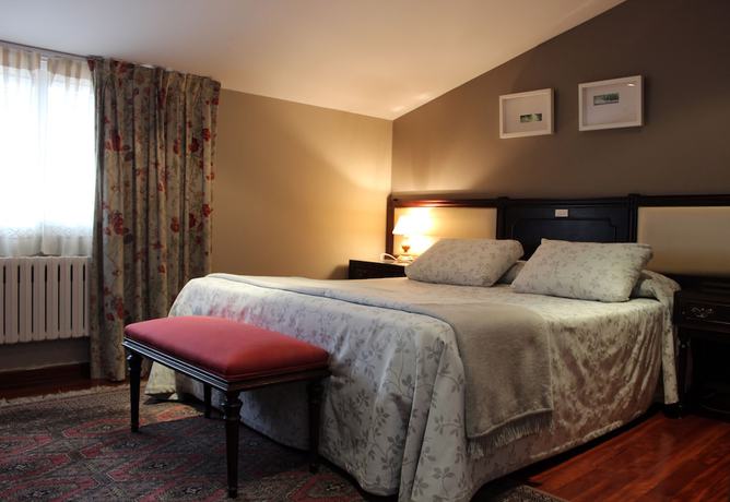 Imagen de la habitación del Hotel O Pino. Foto 4
