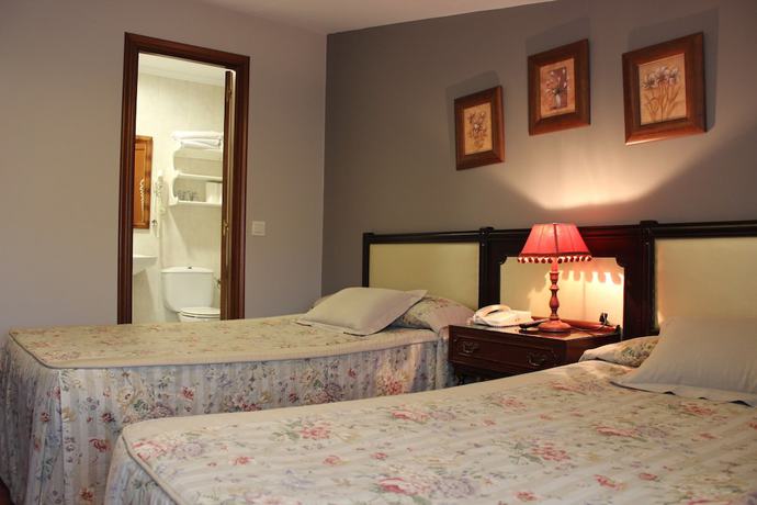 Imagen de la habitación del Hotel O Pino. Foto 8