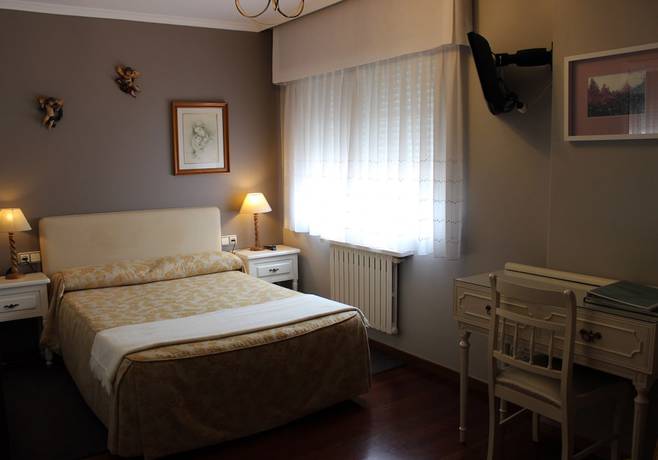 Imagen de la habitación del Hotel O Pino. Foto 10