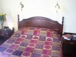 Imagen de la habitación del Hotel O SHEAS. Foto 6