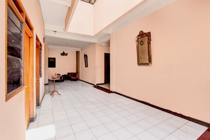 Imagen de los interiores del Hotel O Solo near Stasiun Solo Balapan formerly Trihadhi. Foto 11