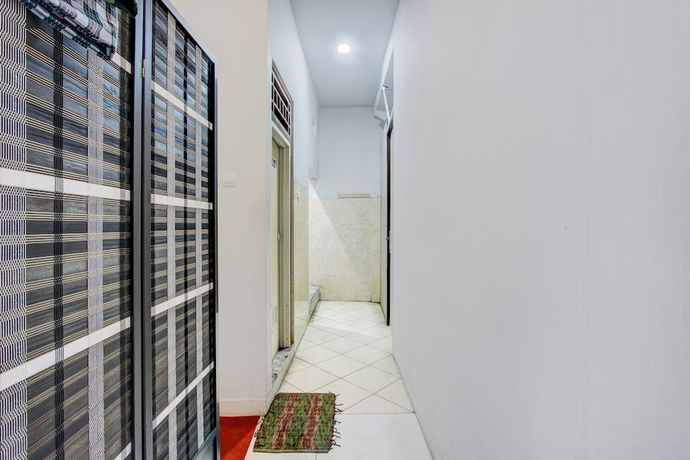 Imagen de los interiores del Hotel O Tegal near near Pacific Mall Tegal formerly Hugo Suites Family. Foto 11