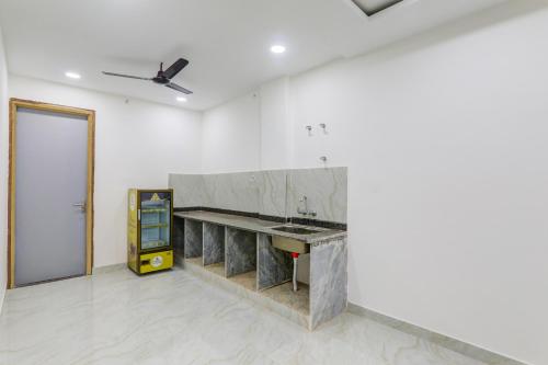Imagen de la habitación del Hotel O The Whitehouse. Foto 19