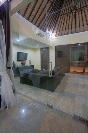 Imagen de los interiores del Hotel O Villas. Foto 12