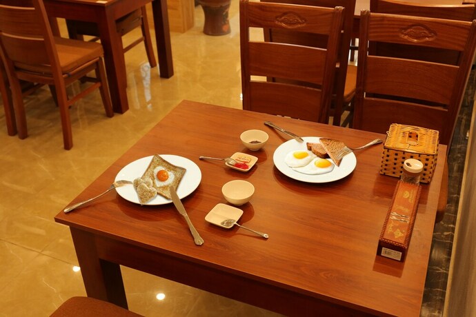 Imagen del bar/restaurante del Hotel O Zoli Home. Foto 15