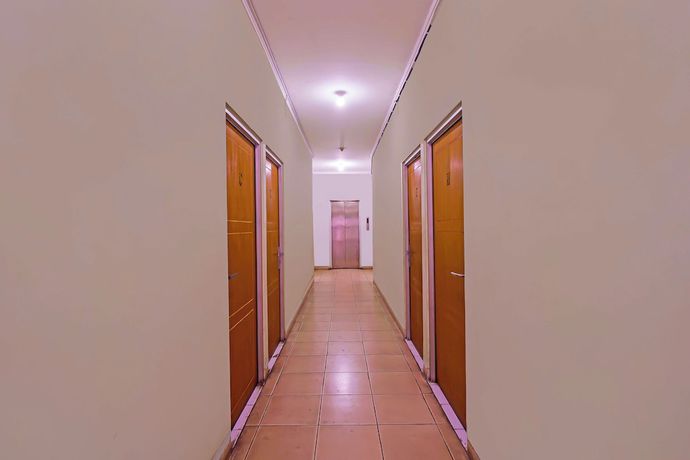 Imagen de los interiores del Hotel O near Cilandak Town Square. Foto 17