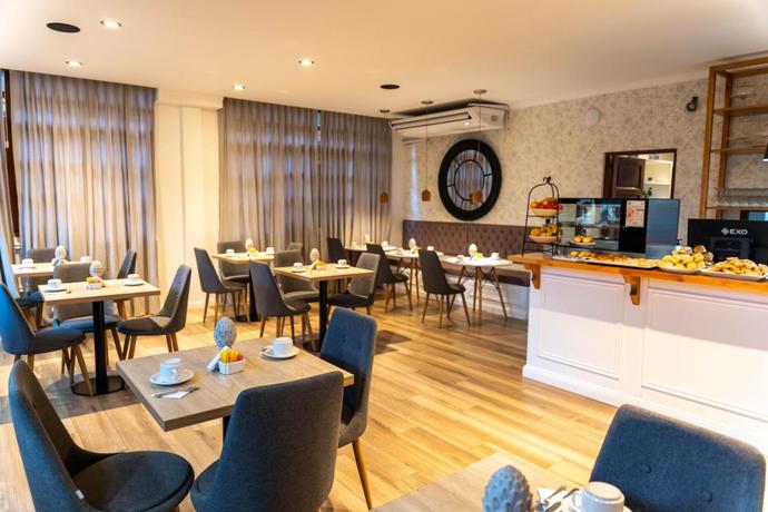 Imagen del bar/restaurante del Hotel O2 Valeria del Mar. Foto 2