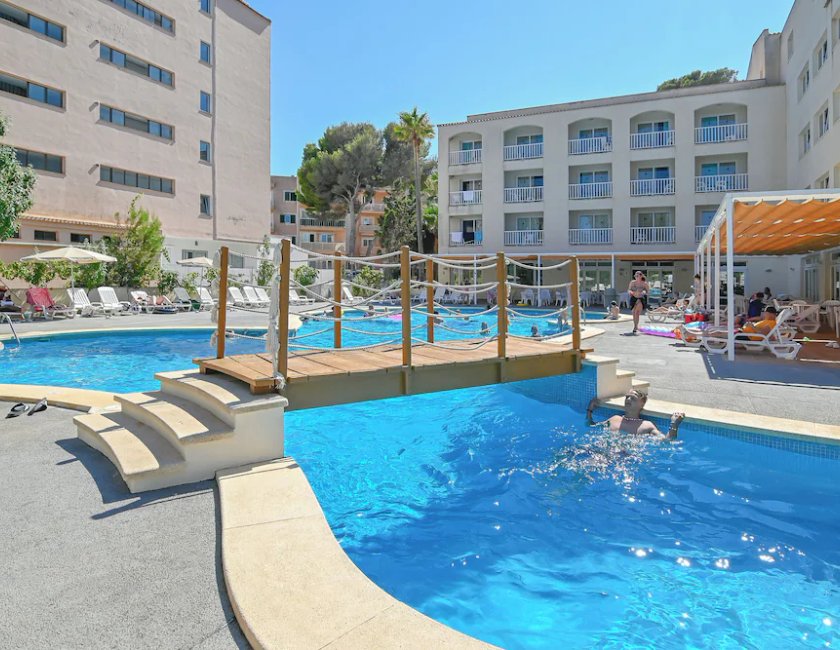 Imagen de la piscina del Hotel O7 Club Cala Ratjada. Foto 19