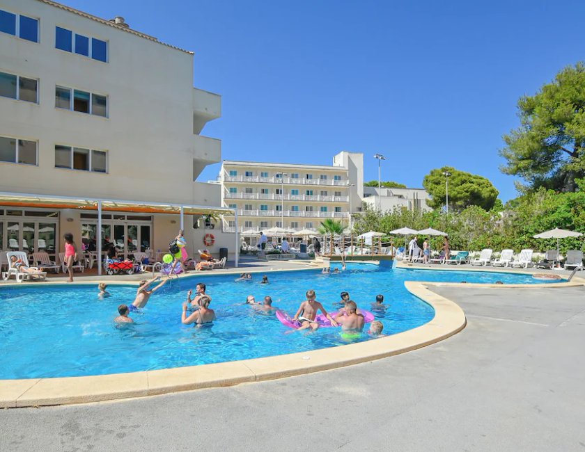 Imagen de la piscina del Hotel O7 Club Cala Ratjada. Foto 21