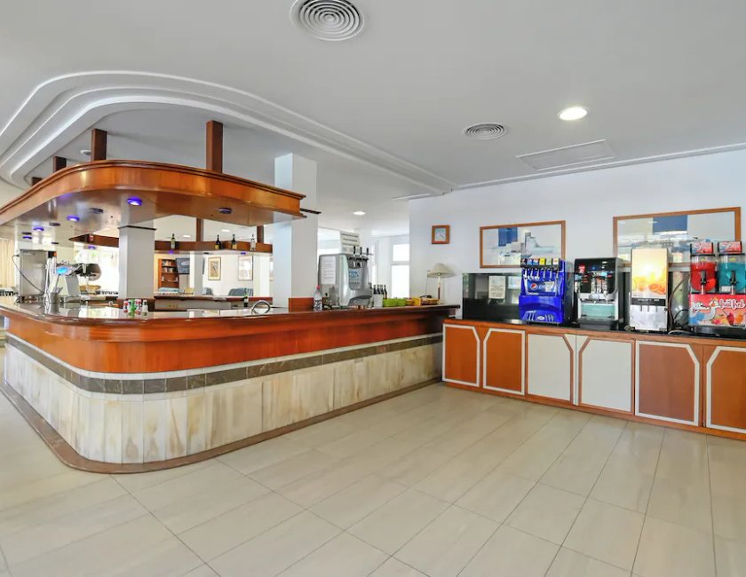 Imagen del bar/restaurante del Hotel O7 Club Cala Ratjada. Foto 3