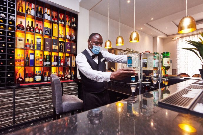 Imagen del bar/restaurante del Hotel OAK HAVENS HOTEL. Foto 3