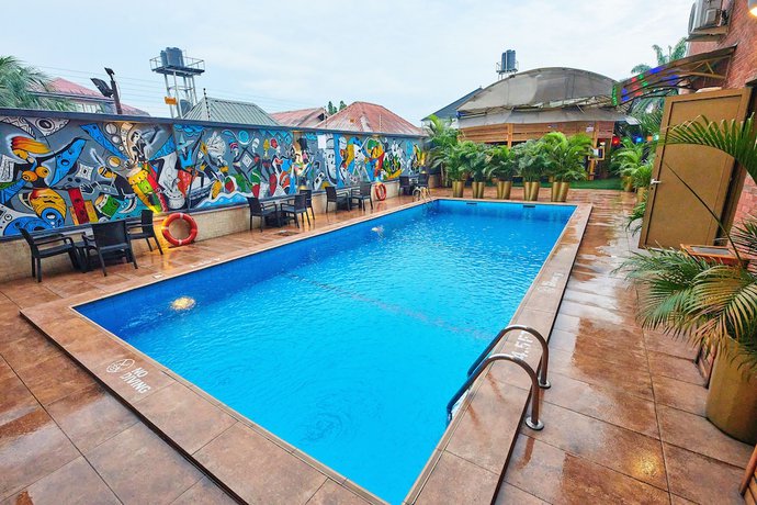 Imagen de la piscina del Hotel OAK HAVENS HOTEL. Foto 19