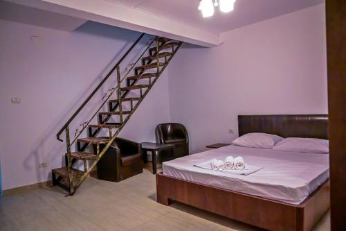 Imagen de la habitación del Hotel OBELISC. Foto 19