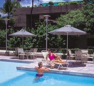 Imagen de la piscina del Hotel OHANA ISLANDER WAIKIKI. Foto 3