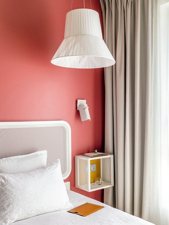Imagen de la habitación del Hotel OKKOs Troyes Centre. Foto 9